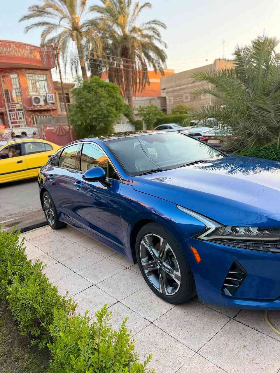 للبيع – كيا K5 GT-Line موديل 2021
🔹 فل مواصفات (Full Option):

* تدفئة وتبريد المقاعد
* تدفئة المقود (الستيرن)
* سقف بانوراما
* تشغيل عن بُعد
* بصمة تشغيل
* رادار
* نظام المحافظة على المسار
* مثبت سرعة (كروز كنترول)

🔹 حالة السيارة:

* السيارة نظيفة جدًا.
* الحادث السابق كان في باب السائق فقط.
* تم صبغ البونيت والصندوق بسبب خدوش وتخريب فقط، وليس نتيجة حادث.
* يوجد تصوير قبل الصبغ، مع الكفالة والشرط لإثبات ذلك.

💰 السعر: 16,200 دولار، وقابل للتفاوض بالمعقول.

📍 الموقع: بغداد – حي الجامعة.

📞 للاستفسار: ***********
