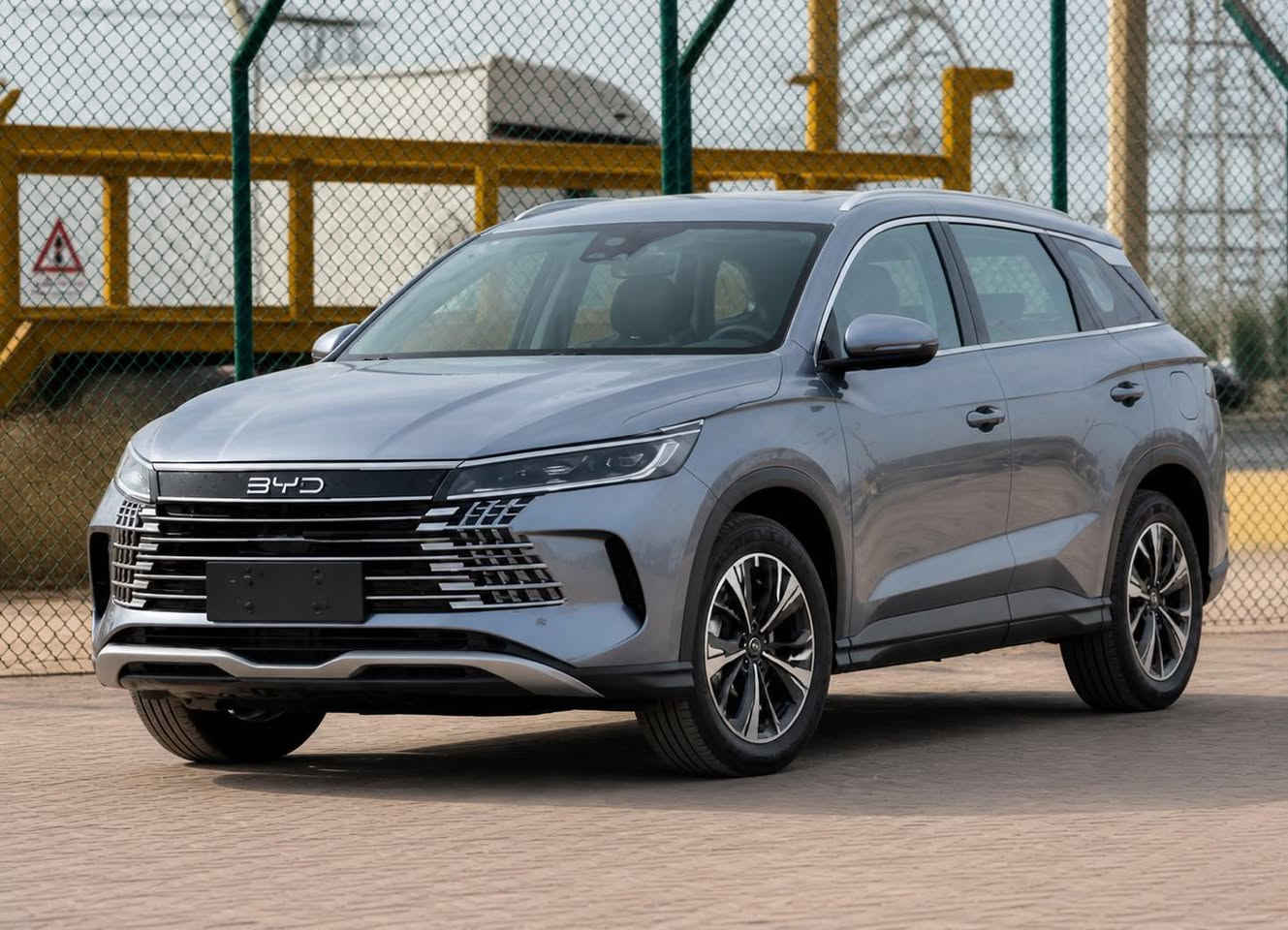 🔥 شركة الذاكرون – معرض الإمام المركزي 🔥

🚗 BYD Sealion 05 DM-i 2025 (هايبرد ذكي)

💰 السعر: 26,500,000 مليون دينار عراقي

📍 مرقمة بغداد | صافي | بدون دلالية
💥لا نتعامل بنظام الاقساط البيع فقط نقد💥
⚡ القوة والنظام الهجين

🔹 محرك 1.5 لتر بنزين + محرك كهربائي
🔹 نظام DM-i Hybrid الذكي
🔹 قير E-CVT ناعم واقتصادي
🔹 مدى كهربائي يصل تقريباً 125 كم 🔋
🔹 مدى إجمالي أكثر من 1200 كم (كهرباء + بنزين)

📐 الحجم والأداء

✔️ SUV عائلية عملية وواسعة
✔️ قيادة مريحة داخل المدينة وعلى الطرق السريعة
✔️ ثبات عالي وأداء هادئ واقتصادي

🛋️ المواصفات الداخلية

✨ شاشة وسطية كبيرة دوّارة
✨ عدادات رقمية حديثة
✨ تشغيل بصمة
✨ كاميرات 360 درجة
✨ أنظمة أمان ومساعدة قيادة متطورة
✨ تكييف أوتوماتيك وراحة عالية للركاب

💡 الخلاصة

سيارة SUV هجينة اقتصادية وعصرية، تجمع بين توفير الوقود، التكنولوجيا الحديثة، والمدى الطويل بدون قلق التزود المستمر بالوقود أو الشحن.

📞 للاستفسار:
*********** – علي العبيدي
*********** – علي العبيدي

📍 بغداد – الكريعات – شارع المعارض (نهاية شارع المعارض مقابل منشأة الفأر سابقاً)

🔄 متوفر: بيع – شراء – مراوس (استبدال سيارات)

💥لا نتعامل بنظام الاقساط البيع فقط نقدر💥
