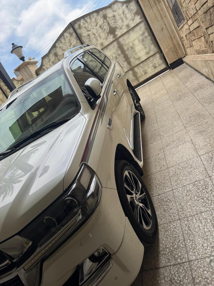 سلام عليكم
لاندكروز 2021 مكفوله كفاله عامه من الصبغ والبارد والتبديل 
سياره مكينه 4000 /6سلندر فول مواصفات 1/1 كشنات جلد وكهرباء قرميطي ثلاثة شاشات اصليه5️⃣ بصمات جنطه كهرباء ⚡️ شحن لاسلكي سلايت روف دشبول لكزس ماشيه 43 الف كيلو حقيقي  شرط الفحص رقم بغداد مشروع وطني باسمي تحويل ثاني يوم
مكانه بغداد المنصور 
السعر الاتصال ***********
