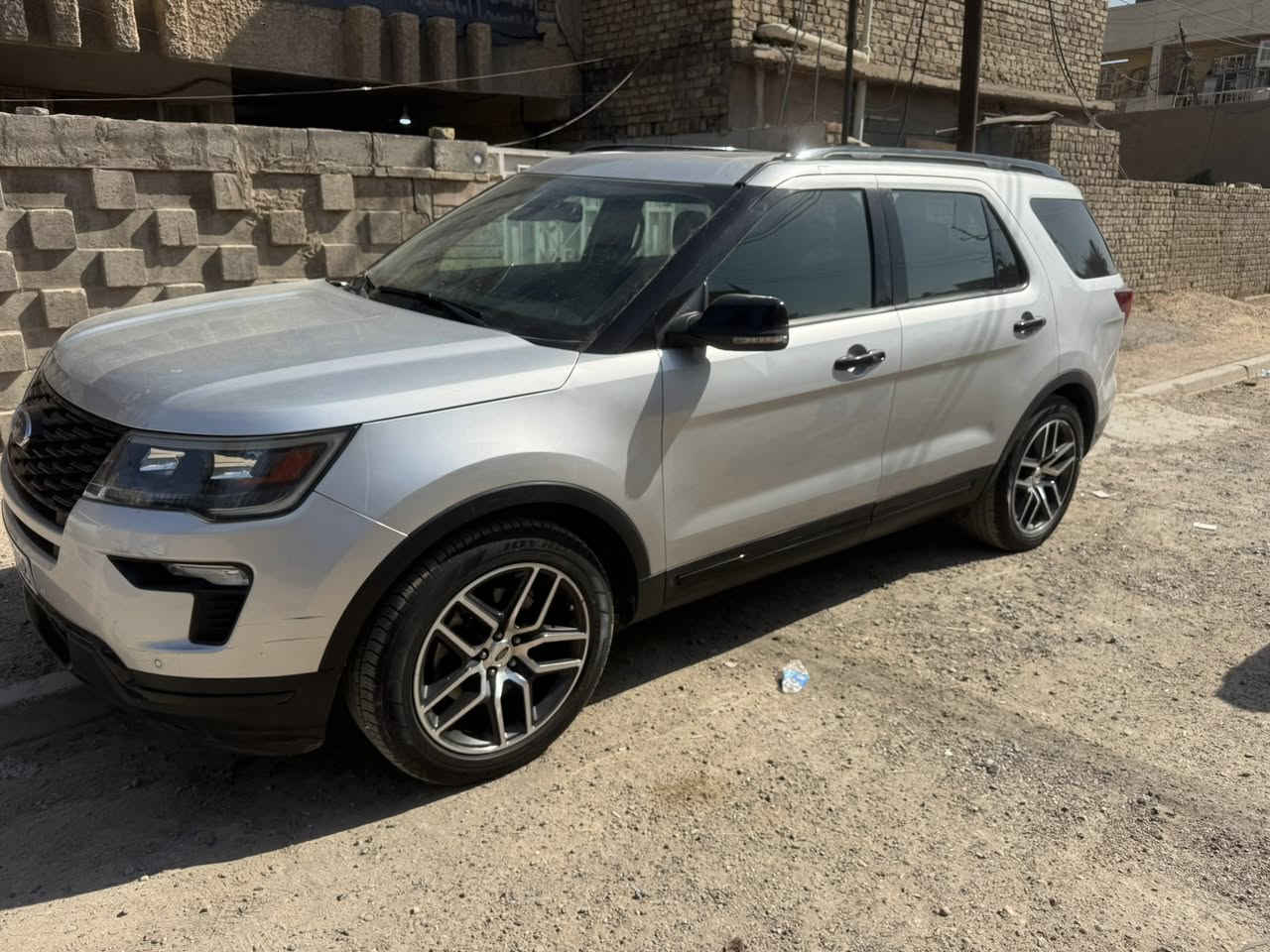 السلام عليكم

Ford Explorer 2018 Sport 

7 راكب 

محرك 6 سلندر حجم 3.5@

‏Twin turbo 🚀

‏400HP

بصمة ابواب و بصمة تشغيل

رادار امامي 

كشنات جلد تدفية  وتبريد

ستيرين هيتر

تحكم ستيرين فول  

صندوق شفط وكهرباء 

مرايات جوانب هيتر

شاشة حجم كبير  ماركة سوني

حساسات خلفية وامامي اصل 

اشاير بالمرايا الجانبية 

لايتات امامي عدسة مع بلوجكتر دعامية

كشنات الامامية فول كهرباء مع ذاكرة لكشن السائق

كود خارجي للقفل على باب السائق

سكليتر كهربائي مع تحكم ستيرن بالجهتين

سستم صوت SONY متكامل مع 8 سماعات داخلية 

تبريد ثلاث قطع امامي وسط خلفي

منافذ AUX, مع اربعة منافذ USB  مع تقنية ربط جهاز ستلايت على السيارة مع منفذ رام ذاكرة ورام خرائط GPS مع منفذ كهرباء 110فولت

نظام الاوامر الصوتي اثناء القيادة

سياره فول للاخير 

السيارة  تحويل بنفس اليوم 

سنوي و رقم
حادثها بنيد وجاملغ تبديل الجاملغ والبنيد نفسه

اتصل على الرقم
***********
السعر 175
