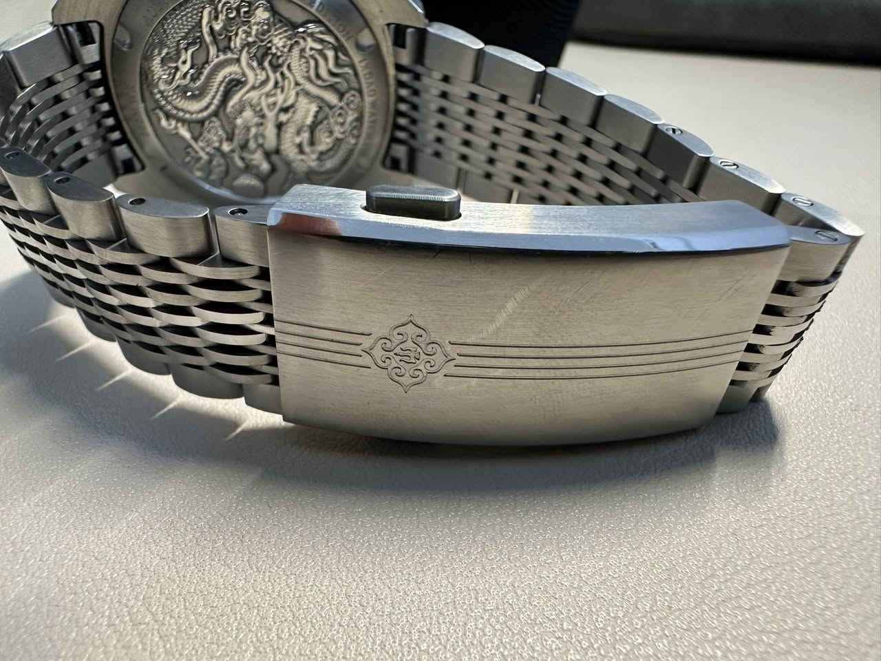 ساعة ixdao
ساعة نادرة جدا و مميزه 
اطار سيراميك مقوى و جام ياقوت درجة أولى محرك اوتوماتيك درجة أولى 
السير مشبك من الطراز الاول 
نحت يدوي خلفي 
ساعة تحفة فنية 
الساعة كاملة المرفقات


**إذا كنت صاحب هذا الإعلان وتريد حذفه لأي سبب، رجاءا أرسل رسالة إلى الدعم الفني**