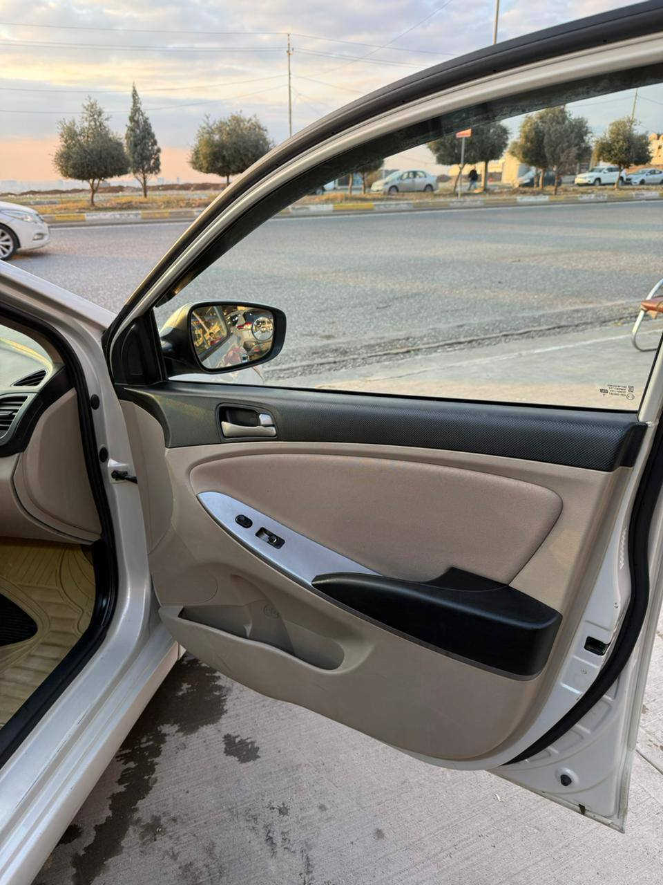 السلام عليكم 
اكسنت مضلع 🚗 
وارد امريكي 🇺🇲 
موديل 2017💯
رقم نينوى الماني 🙋 
كاربون بانزين ⛽ 
شرط التحويل 🚦 
محرك جي دي اي 👋
محرك وكير شرط 👋 
تبريد ثلج 🥶 
طخم تاير جديد
طخم جديد
📢 بدون ضرار
🛑 #السعر110$💸 وبيها مجال 
الاتصال ***********
***********
