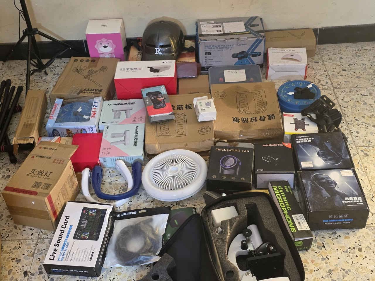 شلعة اكثر من ٥٠ قطعة من عدة هاي صوتيات لي مأشر عليهن مبيوعات بيهن مجهر وبيهن جلاية وبيهن ريبورت وبيهن كامرة هية هاي فلوسك لباقي ربح  ناس شيل ناس احسبهن ٤٥ قطعة وعندي كراتين هيج بيهن مال عيد ميلاد وهاي سوالف وملابس هم هدية وياهن  القطعة على ٣.ونص ا توصيل فقط بغداد


**إذا كنت صاحب هذا الإعلان وتريد حذفه لأي سبب، رجاءا أرسل رسالة إلى الدعم الفني**