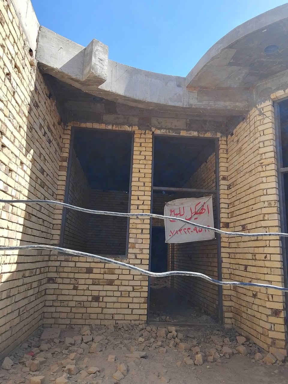 هيكل للبيع الفداء نهايه شارع ابو لبنان مقاطعه ٢٦٩٨٤ بالفرع الاول بعد شارع ٦٠ بناء درجه اولى المساحه١٥٠ المنطقه خدمات موجوده رقم صاحب الهيكل***********
