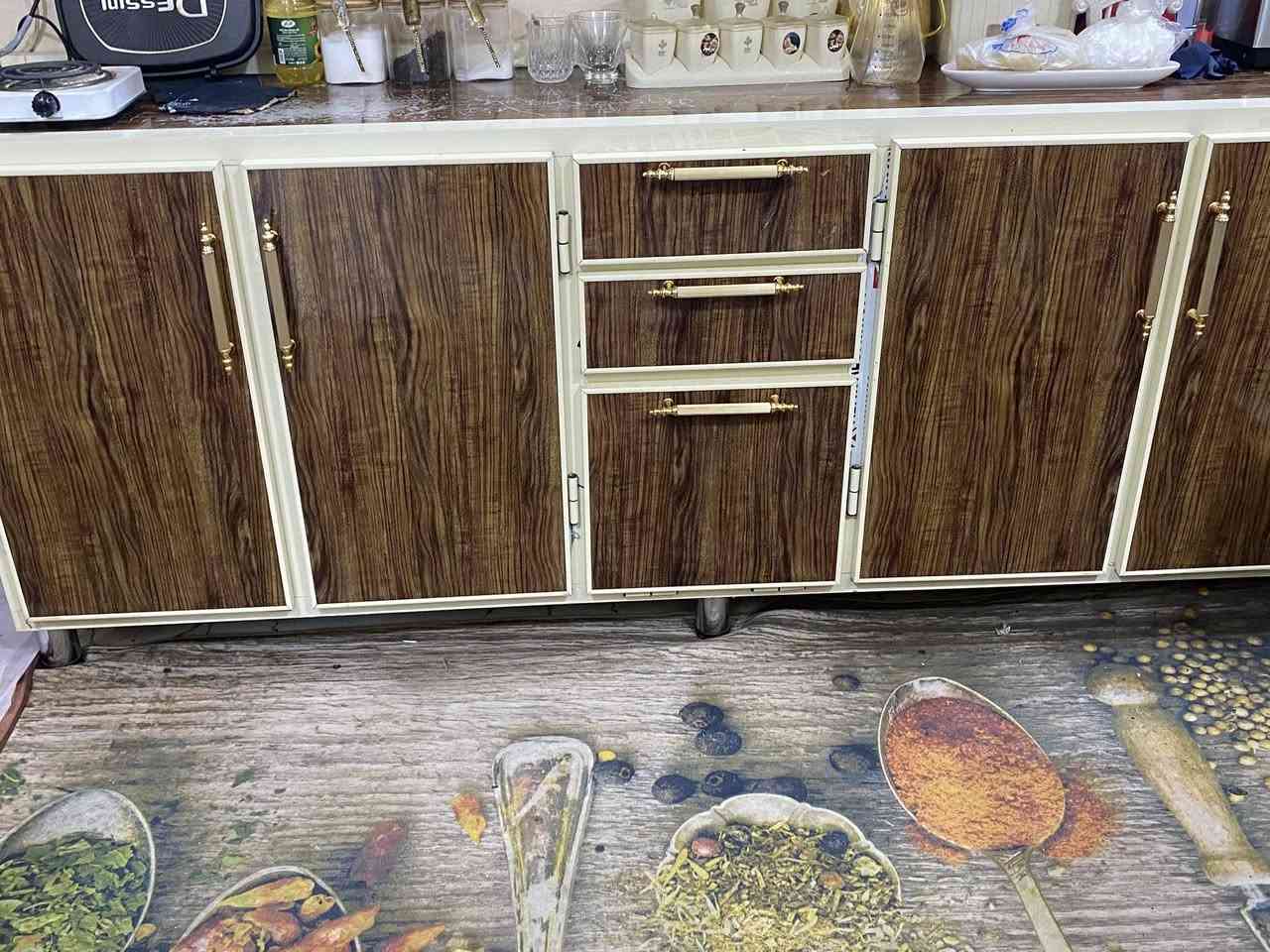 سلام عليكم كاونتر 5 قطع سنك مرمر جديد نضيف + ميز طعام مرمر 5 كراسي نضيف للتواصل واتساب ***********
