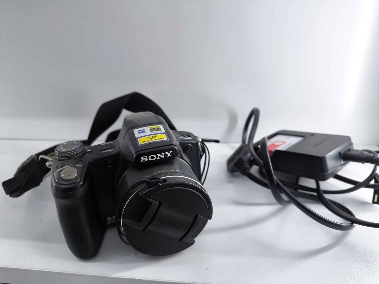 كاميرا سوني موديل DSC H50 مع شاحن مكاني اربيل *********** أربيل, العراق
