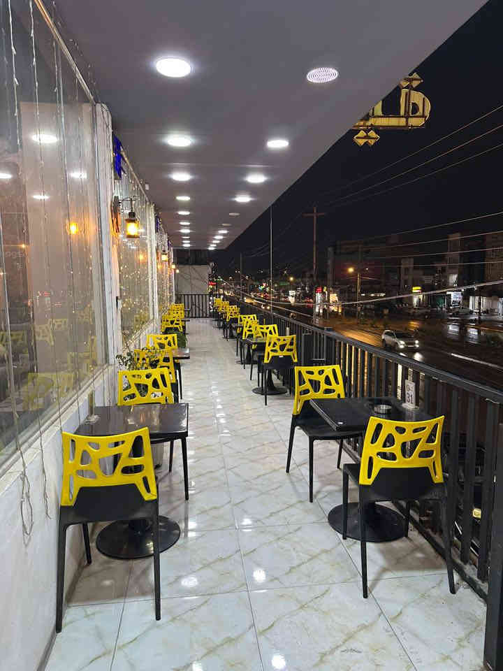 السلام عليكم  🫡 
كوفي للبيع ☕️
عل شارع عام شارع السندباد قرب مستشفى العباس لاهلي 
الكوفي شغال وفي حاله جيده 
سبب البيع عدم التفرغ 
من يهمه لامر لاستفسار اتصال عل الرقم التالي ⁉️
***********
