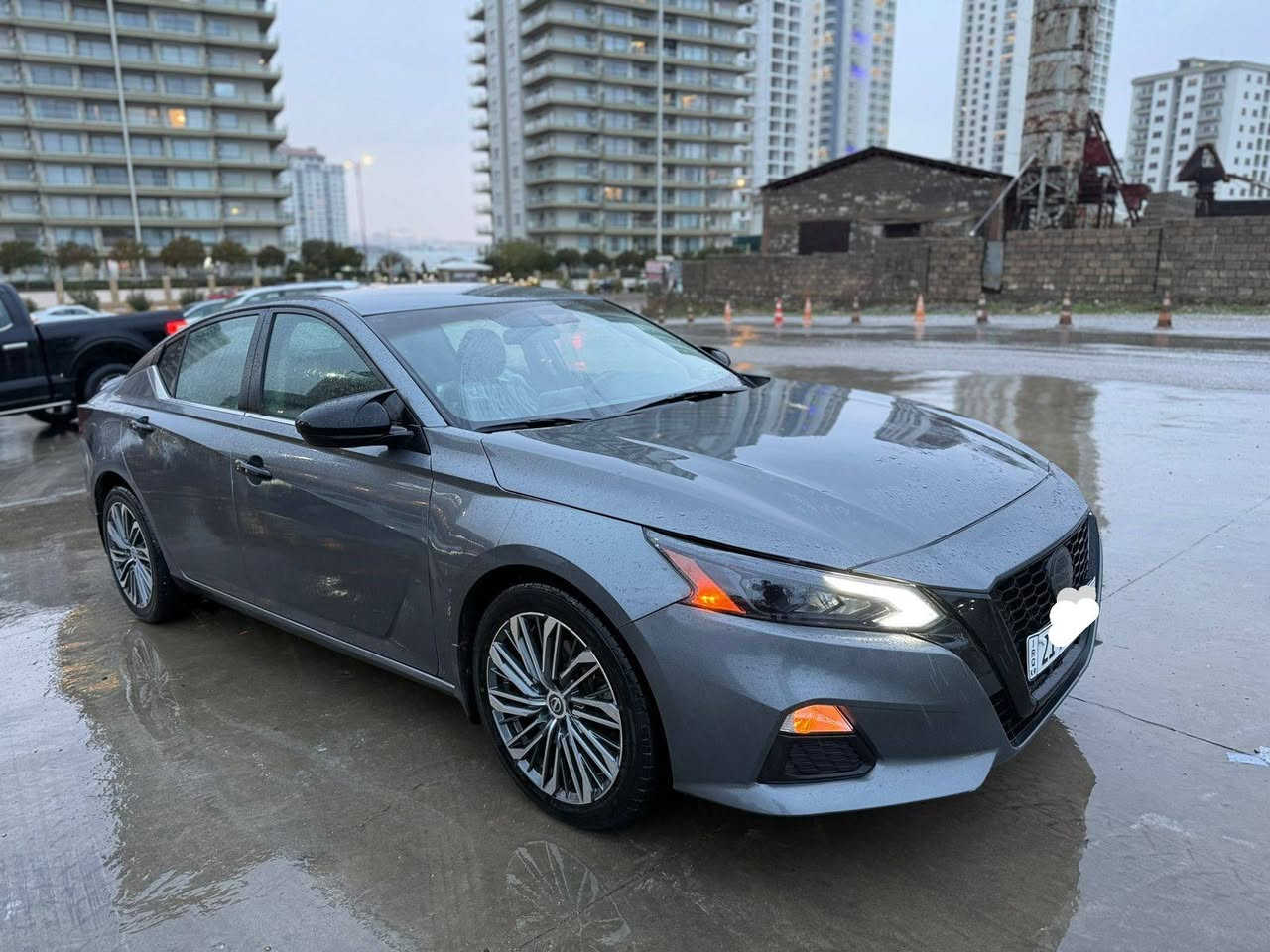 S 2020
50 هەزار مایڵ ڕۆشتووە
تەنها بۆنید بۆیاخە 
لایت و ویل کراوە بە SR 2024
زۆر خاوێن و جوانە
بە شەرتی گێڕ و مەکینە و کارەبایی
١٤٦ وەرەقەو مەجالێکی کەمی تیایە
*********** السليمانية, العراق
