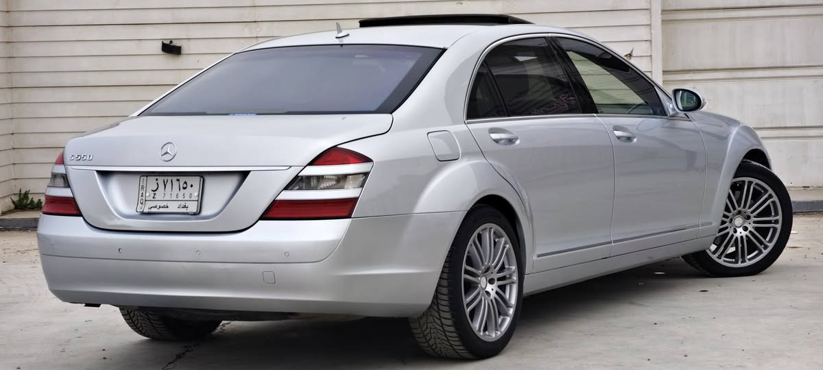 للبيع S550 
موديل 2007 
مكفوله بدون صبغ 
محرك V8 
جديدة جدا 
باب طويل فول مواصفات 
ابواب +صندوق شفط 
مري شفط 
كشنات اماميه خلفيه كهرباء +خزن ميموري 
ستيرن كهرباء
5 بردات كهرباء 
لايت داينمك مع الستيرن 
السعر 215 ورقه 
عنواني واسط الكوت
للاستفسار الاتصال على الرقم 
***********
***********
