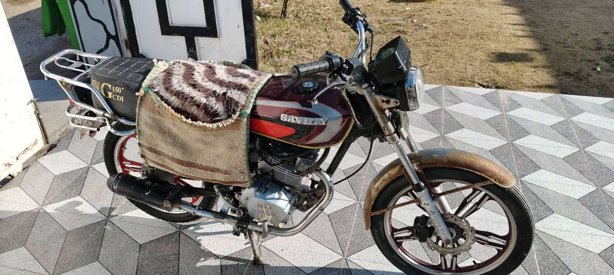 سلام عليكم دارجه سيفان للبيع دراجه موديل 20 دراجه مفتوحه مره وحده ينرادلها ترتيب سعر 325 وبي مجال بسيط رقم ***********
