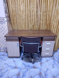 ميز مكتبي • كرسي دوار • نضافه ٩٠٪