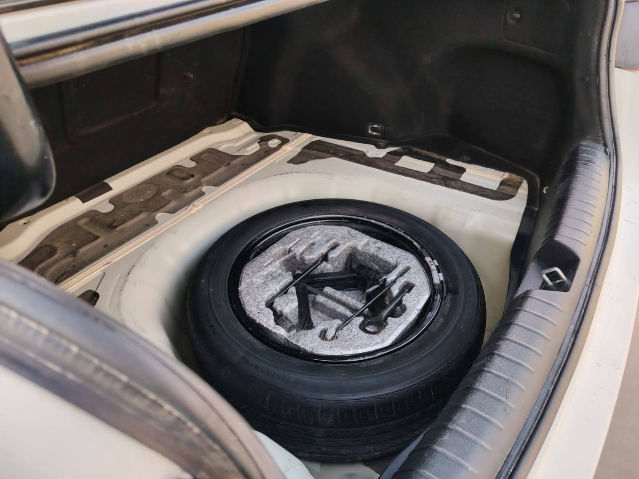 السلام عليكم
السلام عليكم 
اوبتيما خليجي موديل 2020 فول مواصفات قماره حديد 

كفاله عامه بوضع الشركه ماشيه 120 الف 

رقم بصره مشروع وطني تحويل مباشر 

محرك 2400 دوش شرط مامفتوح 

فول مواصفات السياره جديده وجاهزه كير ومحرك وحداديه وتبريد وتخم تاير جديد كله بوضع الشركه 

السعر (178) مكان السياره الناصريه مركز 
الهاتف ***********
