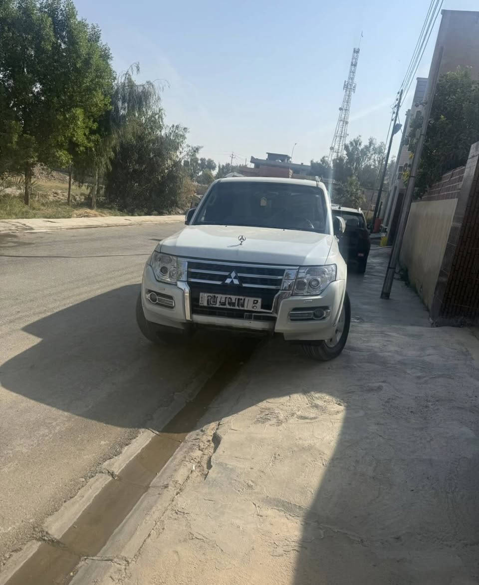 السلام عليكم (باجيرو بيع او مراوس )موديل 15سياره فول خليجي مكينه 3500 مواصفات حبتور دمام ثلاجه 3قطع تبريد بنو وامه مري شفط سياره نضيفه مال جناي ماشيه 150حقيقي (حادثه جدا بسيط بيه بارد جاملغ وبنيد مبدليهن وموجودات البلادي مالتهن يرجعن بارد حته صبغ ما واكع) سعر 175وبي مجال مكاني بغداد ***********
