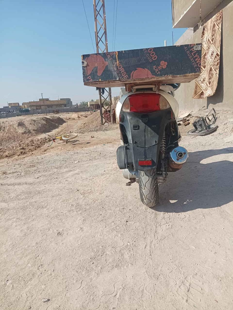 السلام عليكم
دراجه كامكو بوليسي للبيع 
كامله من كلشي تشتغل نكره توني مجفته 
تايرات جديد كهربائيات كامله كله شغاله 
لايت عالي وناصين ابيض واصفر 
بابل الدبله 
السعر 300
***********
