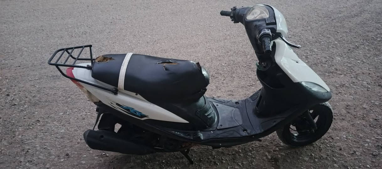 السلام عليكم ماكس عدلة بلادية بوشة 49 خرسة معدل رهيب تايرات جدد كابريتر شرط بلادي  اوراق كاملة وابيعلك من باب البيت ب575 وبيها مجال *********** مكاني البلديات 

الدراجة دينار متصرف عليها كلها جاهزة وبالعافية عالياخذها
