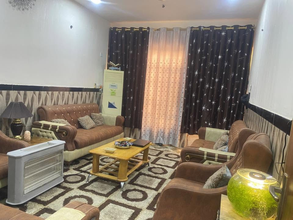 دار للبيع - بغداد / الكرخ / حي التراث
✔️ طابو صرف 
✔️ المساحة 100 متر
✔️ بناء بحالة جيدة
✔️ طرمة أمامية و منور خلفي
✔️ خدمات الماء والكهرباء متوفرة
✔️ موقع هادئ وقريب من الخدمات
       طابق و نصف

السعر: 140 مليون دينار قابل للتفاوض للجادين

للاستفسار والمعاينة:
📞 ***********
