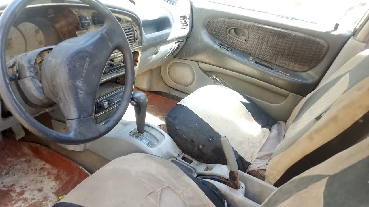 بروتون 2002 محرك جديد حاويه كير اوتوا بس بي عطل تخم تاير ويل كب  صدر أمامي خلفي  جديد دواخله نظيفه رقم نجججججف السعر 15 الاتصال ***********
