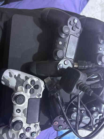 بلي ستشين 4ويا 4 يدادت ويا قرص فيفا اصداره قديم يعني تكدر تهكره مكان بصره لاتصال ***********
