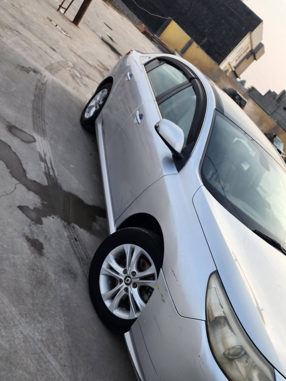 ا
السلام عليكم 
رينو سافران موديل ١٢ فول 
مكفولة من الضربة والصبغ 
***********
