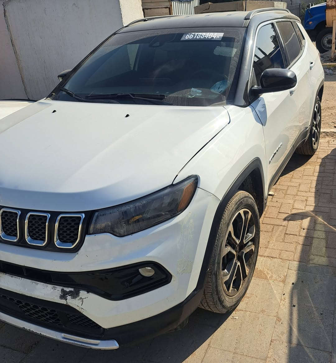 كومباس ٢٣ لمتدد مكينه ٢٠٠٠ تيربو حادث خفيف دعاميه وقليل بالبنيد غير مصلحه ع ضررها ابيع وبدون رقم 
فول مواصفات سعرها ١٤٥ رقمي *********** 
مكان السياره بغداد  غير متواجد ع الفيس
