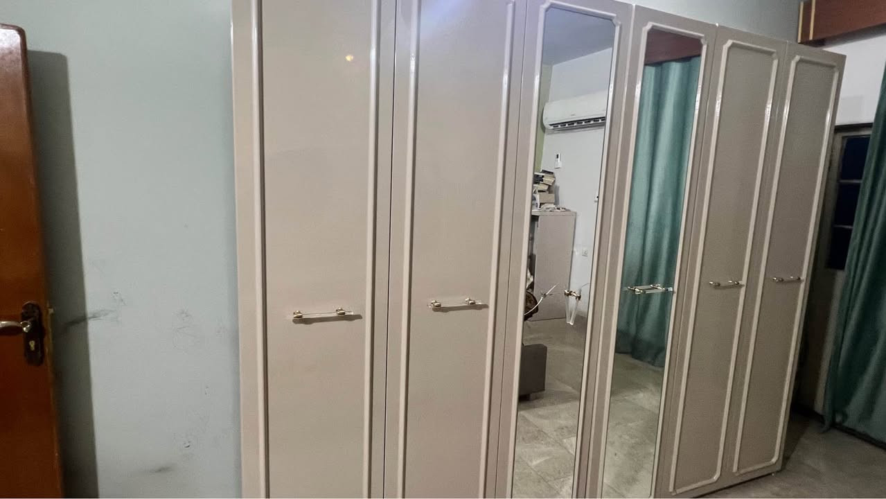 كنتور ست أبواب يحتوي على مراه مفطوره من المقبض الخشب ثقيل ومصبوغ بصبغه تمنع الرطوبه بغداد, العراق


**إذا كنت صاحب هذا الإعلان وتريد حذفه لأي سبب، رجاءا أرسل رسالة إلى الدعم الفني**