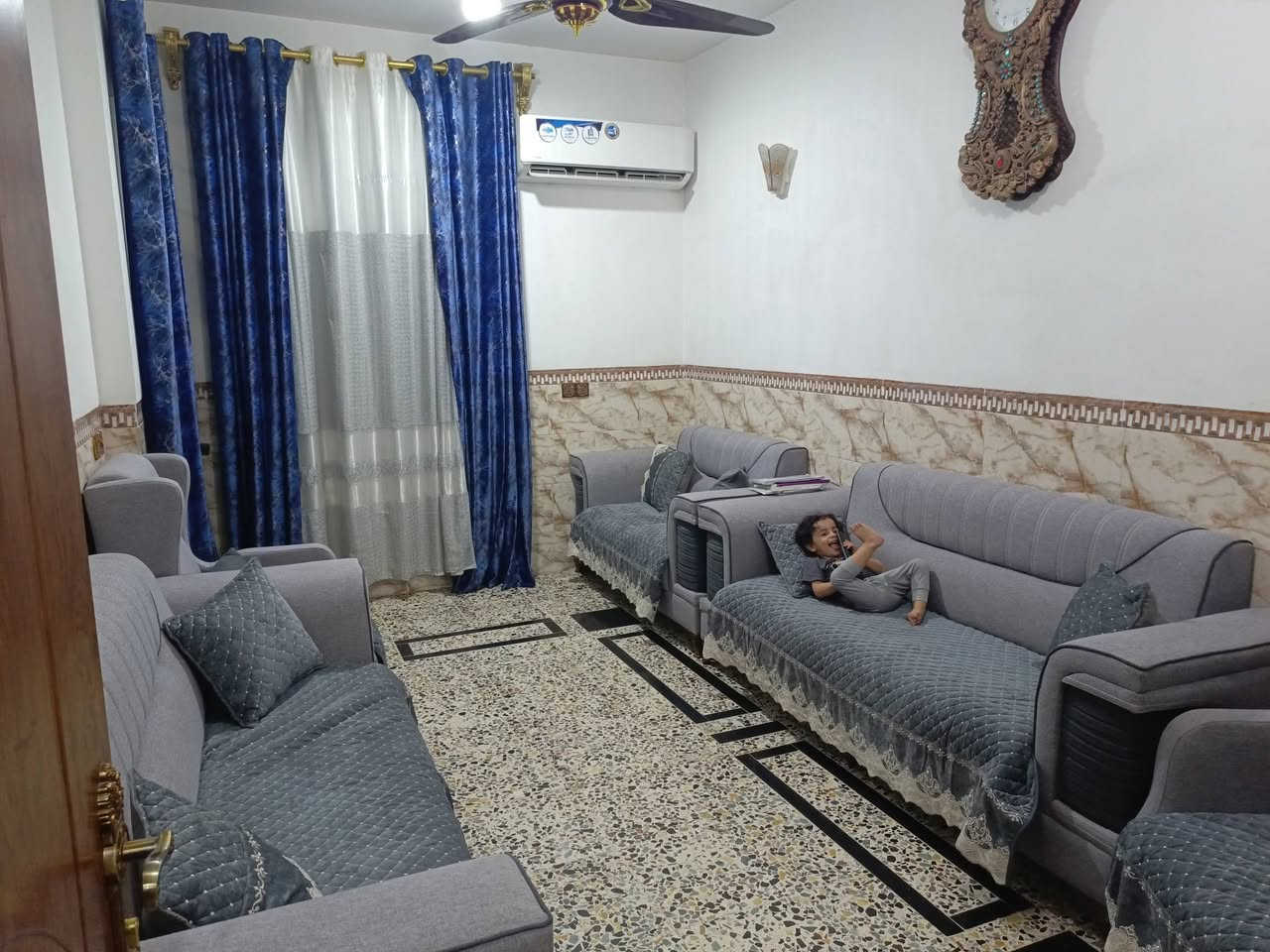 سلام عليكم بيت للبيع مساحه 117متر ستقبال وصاله ومطبخ وحمام عدد 2 و غرفتين ووترك عدد 2نوم قاط واحد سطح شتايكر البيت جاهز مجاري تبليط مي كله شبكه جديده عنوانه دور صحه الأولى الي مقابيل شمالية البيت طابو زراعي قرار 25 سعره 105وبي مجال شي قليل الاتصال على الرقم *********** غير متواجد على الفيس فقط واتساب بي
