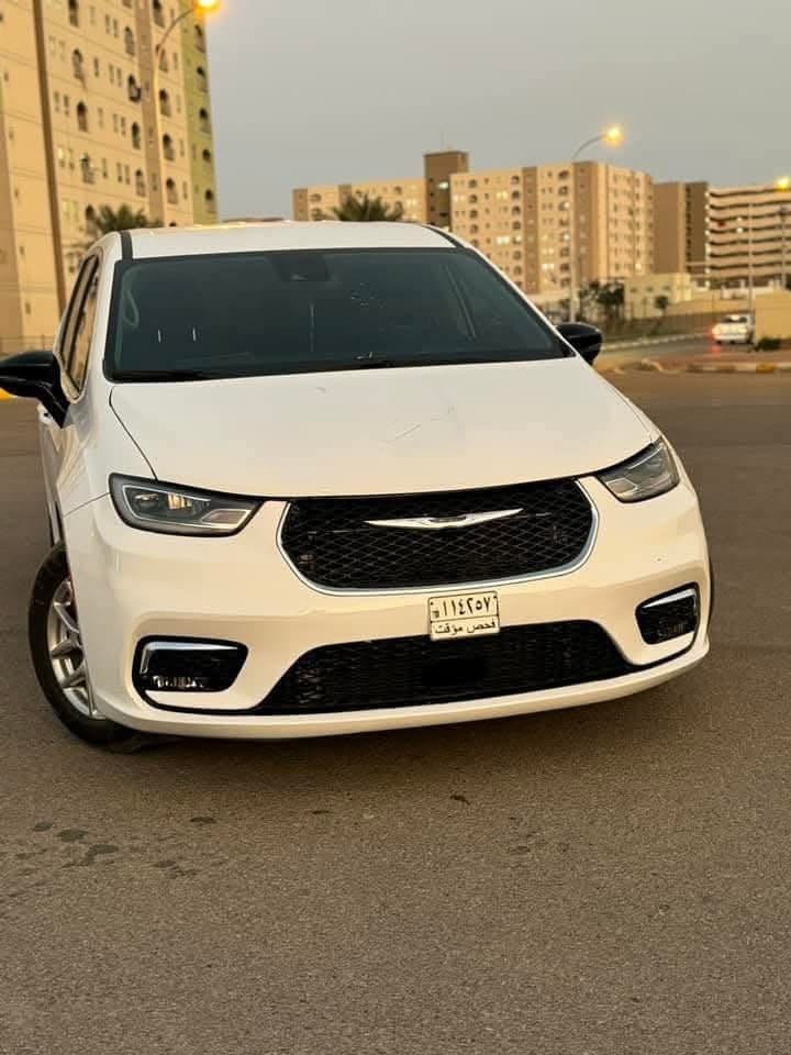 سعر مناسب وماشيه قليل حالها حال زيرو 

كرايسلر باسفيكا فيوجر لون  ابيض موديل ٢٠٢٤ مرقم بغداد كامل

وارد امريكي  صبغ بنيد فقط بدون تبديل والسونار موجود ضمن الصور 

الرقم بغداد خصوصي

ماشيه :15 ميل

المواصفات 

▪️ محرك 6 سلندر 3600

▪️لايتات زينون عالي وناصي مع حاجب LED مع كشافات دعامية زينون

▪️ حساسات خلفي 

▪️ حساسات الاجتياز الجانبية 

▪️ كشافات دعامية اصل 

▪️ بصمة باب وبصمة تشغيل وتشغيل عن بعد 

▪️كشن ذاكرة (خزن ميموري) لكرسي السائق

▪️ طقم ويل حجم 18 مع طقم تاير بحالة ممتازة 

▪️ كاميرا خلفية دوارة مع الستيرن 

▪️ باب جنطة كهربائي شفط 

▪️ ابواب جانبية كهربائية مع بردات اصلية 

▪️ غرفة السيارة مخمل

▪️ تحكم كهربائي متكامل لمقاعد المقدمة 

▪️ شاشة دشبول كبيرة لمجموعة من الايعازات 

▪️ السيارة 7 راكب مع 3 قطع تبريد 

السعر 250 وبيها مجال بسيط

مكان السيارة كربلاء

 واتساب + اتصال 

***********

***********
