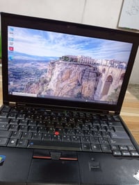 مكان الشعب • لابتوب