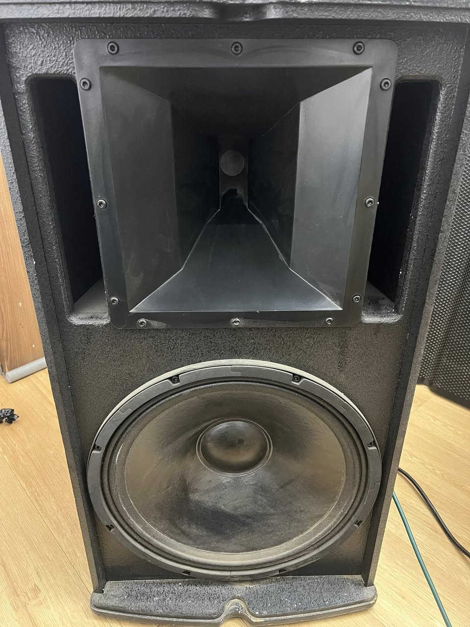 للبيع زوج Ev اكتف كهربائي
1000 واط 
138 D
مكاني بغداد بسماية 
توصيل موجود 
*********** 
واتساب فقط 

(650 الف ) السعر ثابت رجاءً بدون عملة 

السماعات متروكة يحتاج الهن بس تنظيف 
مستخدمات مجالس والي يريد يسمع صوتهن يراسلني واتساب
