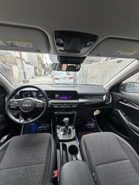 كيا سيليتوز موديل 2025 تو كلر لون مميز عداد المسافه 8000 بعدهه بوضع ال...