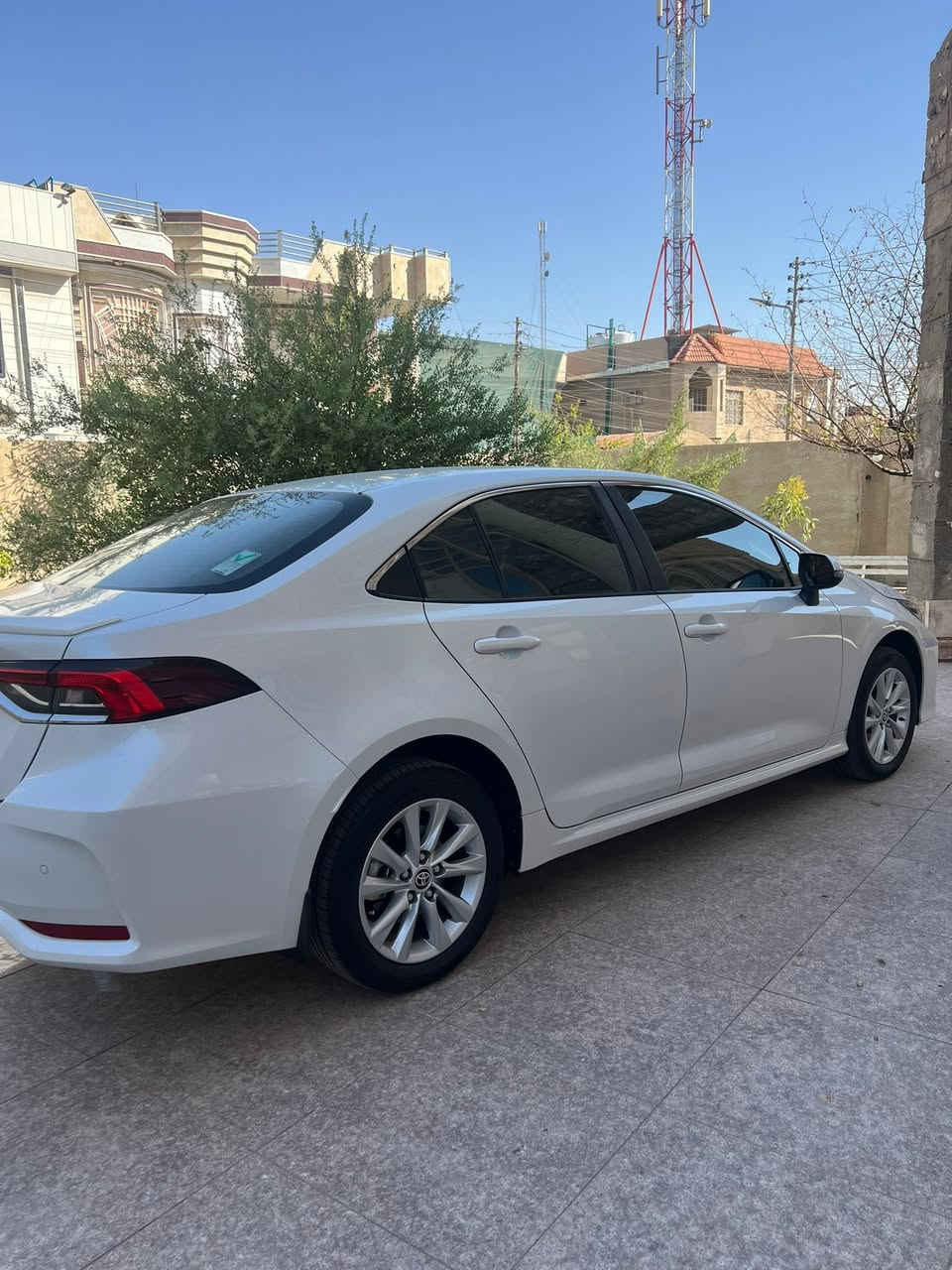 السلام عليكم 
كورولا 2023 خليجي وكالة ساس 
كفاله عامة كلشي على وضع الشركة 
عداد الكيلومتر : 39 الف كم
رقم سليمانية بأسمي تحويل 
هزة + براد قبل سبوع كملتها 
السيارة نظيفة جداً استخدام قليل , تخم اطارات جديد مع تبديل دهن وكالة ميتاسو مع جميع الفلاتر 
للتواصل : ***********
السعر : 178$
المكان : البصرة - حي الخضراء
