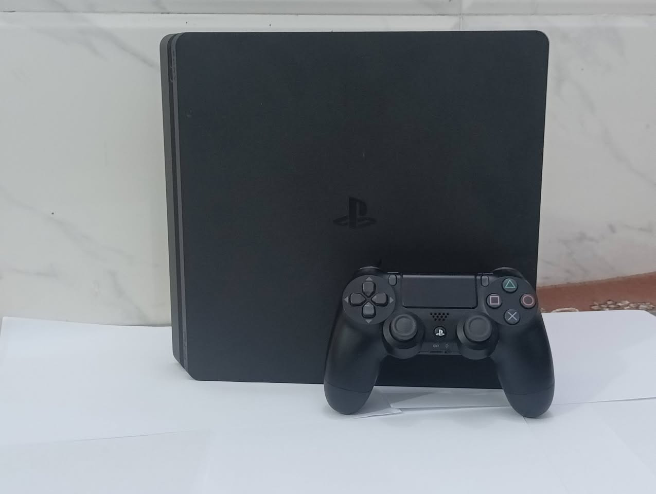 بليستيشن ٤ سلم
– مساحة ٥٠٠ غيغا بايت .

– كامل ملحقاته .

– الستيكر موجود والبلي ما مفتوح او مصلح . 

– الاقراص ( ريد ديد 2 ، فيفا 22 ، جي تي أي 5 ) .

– الجهاز نظيف حرارته زينة و صوت مروحته هادئ .
المكان : كربلاء 

الاستفسار (***********) موجود واتساب
