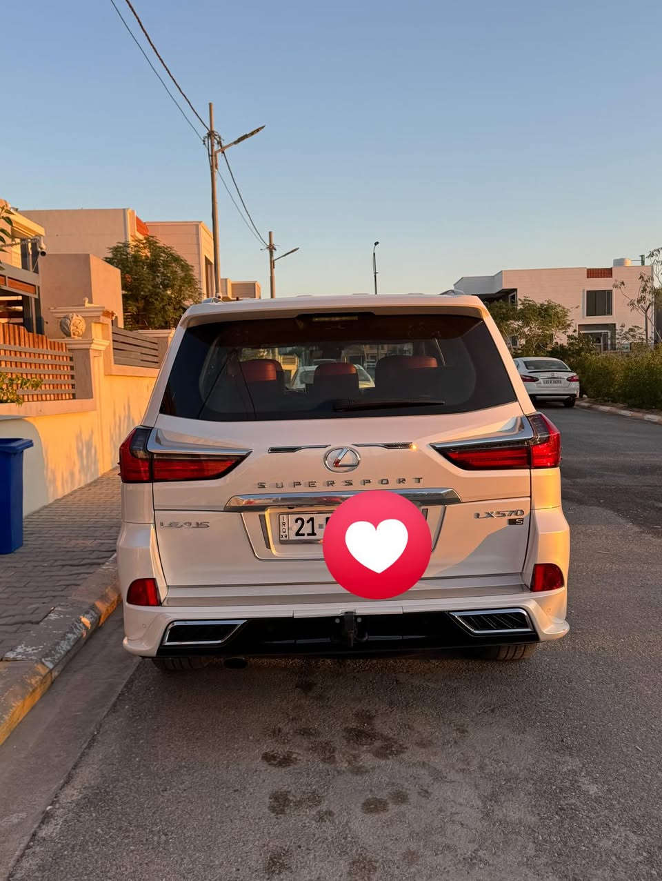 سلام عليكم اخواني 
لكزز 2021 سبور اسبورت فول فول حتى بيبان شفط 
مشي حقيقي 68 الف سياره كامل حمايه عليه 
سياره كلين شرط كولشي 
رقم شمالي سليمانيه 
السعر فقط اتصال ***********
