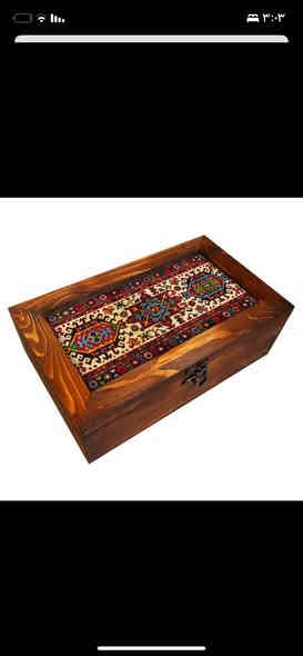 � صندوق خشبي تراثي فاخر – هدية تظل بالذاكرة 🌟
تحب الهدايا الفخمة والمرتبة؟
تبحث عن قطعة تجمع بين الأناقة، الذوق، وحفظ الذكريات؟

هذا الصندوق الخشبي👌
🪵 مصنوع من خشب طبيعي
🎨 مغطى بنقشة شرقية تراثية جميلة وملونة
🔒 يحتوي على قفل معدني أنيق
🎁 مثالي للهدايا، حفظ الإكسسوارات، الساعات، الرسائل، والمقتنيات الخاصة

✨ مميزاته:
✔ تصميم يدوي راقي
✔ شكل فخم مناسب للتقديم كهدية
✔ قطعة ديكور تزيّن مكتبك أو غرفة المعيشة
✔ يمكن تنفيذ تصاميم خاصة حسب الطلب
***********
