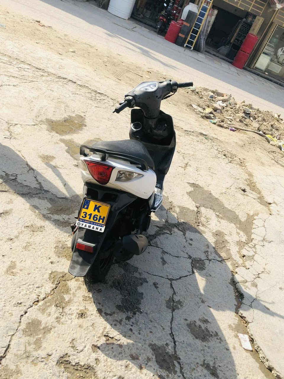 سلام عليكم 
دراجه مضلع موديل 2007 دراجه جديده وحلوه ومكينتها ناعمه مامفتوحه بوشه 49بلاديه الدراجه ختم واحد بيه لايت زنون اشاير كهربائيات كله شغاله نكره سلف لون ابيض الدراجه احلى من الصور بشهر 8 منزله من رمبه السعر800وبيه مجال الاستفسار ***********
