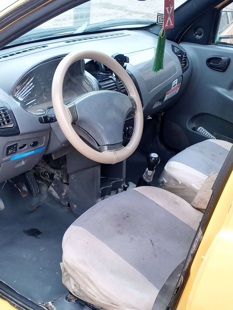 سلام عليكم ورحمة الله وبركاته
سيارة طيبة موديل 2015سيارة جاهزة من كلشي عوزها بس ترتيبات بسيطة 
وسيارة بيها خيط بخار 
حدادية فول 
مشط استيرن جديد 
تخم تاير جديد
دوشمة حلوة
لايت زنون
سيارة مكفولة من ضربة بيها بس رصعة بل هلال الايمن
السعر 32وبيها مجال 
العنوان بغداد النهروان
الرقم.. ***********
