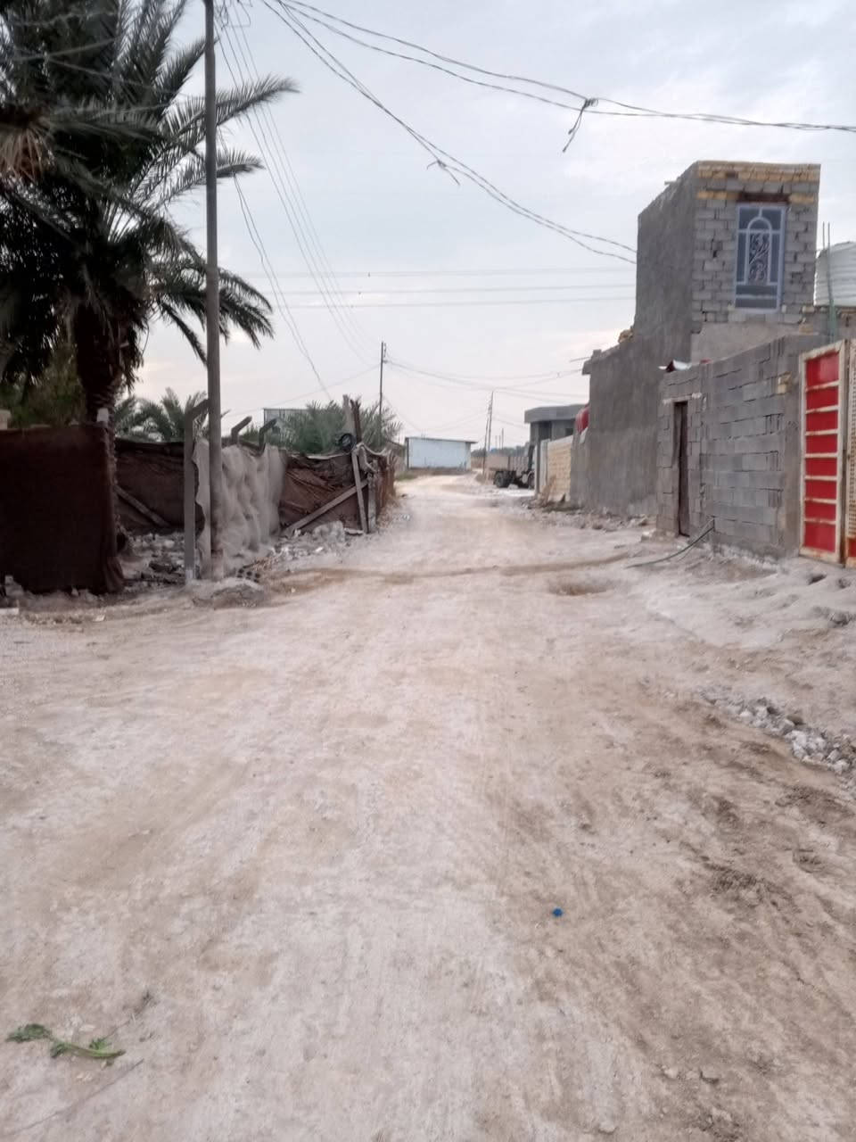 السلام عليكم قطعه ارض للبيع بل العلاك خلف محطة سند 25 طابو زراعي مساحه 500 متر سعر المتر 120 وبيها مجال قليل  واجه 23 ونزال 22 كلش حلوه وموقعها راقي  اتصل ***********
