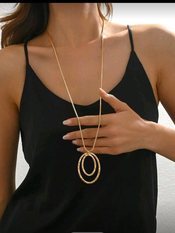 قلادة نسائية بوهيمية مثيرة وكاجوال مزينة بالترتر والشراريب، 
مناسبه للحفلات والمناسبات اليوميه 
ستانلس ستيل طلاء ثابت ✨❤️ 

سعر القطعه 8 و 6  الف 

للحجز خاص يوجد توصيل لكل المحافظات ❤️


**إذا كنت صاحب هذا الإعلان وتريد حذفه لأي سبب، رجاءا أرسل رسالة إلى الدعم الفني**