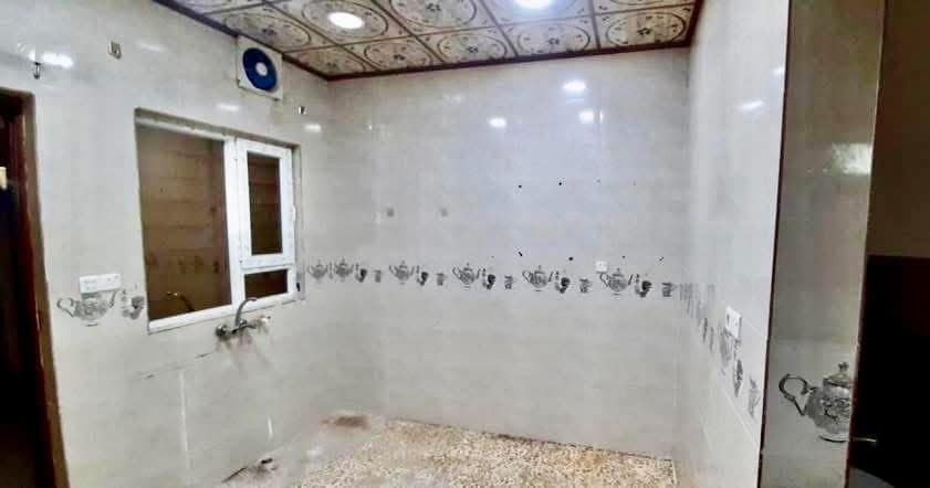 السلام عليكم دار للبيع
في حي السماح الثانيه قرب المستوصف 
سند سكن طابو 
مساحة 100 متر مربع 
يحتوي الدار على غرفه واستقبال ومطبخ وهول وصحيات 
للاستفسار الاتصال على الرقم 
***********
