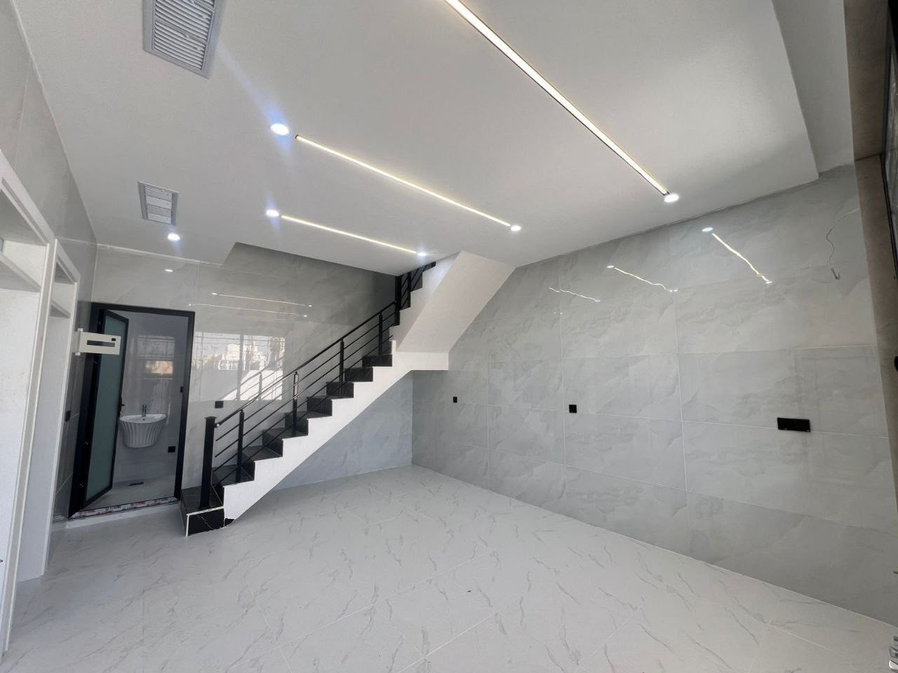 🔸سند طابو يتسجل بإسم اي عراقي
📍أربيل-بيت للبيع 30شهيدان قرب شارع 100M
➖مساحة 100M طابقين مربع ركن
يتكون⤵️
➖4غرف نوم 
➖استقبال-صاله-مطبخ-مجموعه صحيات-كراج
***********
***********
لمشاهدة الفيديو والسعر والباقي من العروضات ادخل للقناة رابط القناة👇
https://t.me/habeb2ali

#عقارات_اربيل #شقق_للبيع_اربيل #بيو_لبيع_اربيل  #فلل_للبيع_اربيل #مجمعات_سكنية_اربيل
 #عقارات_كردستان  
#استثمار_عقاري_اربيل #عقارات_بغداد_سليمانية_اربيل  #عقارات_شمال_العراق  

9 دفتر 85 ورقه
