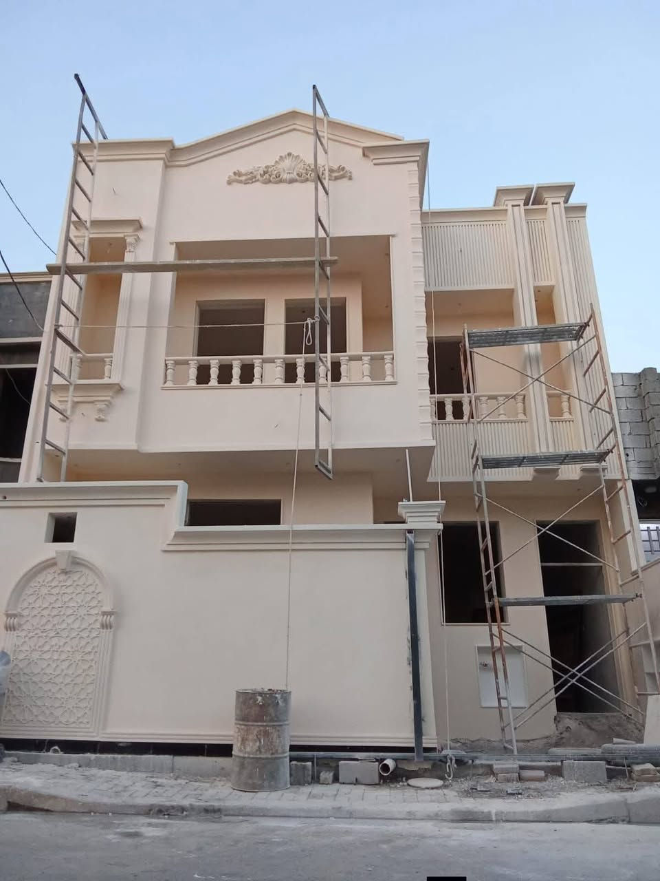 صباغ واجهات داخل وخارج
العنوان رمادي ***********
