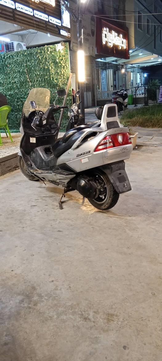 سلام عليكم دراجه سكاي ويف محرك 250 مكفوله من تنقيص والنضوح والتبخير كلجات جدد دبلات نضيفه زوج تايرات جدد دراجه نصيته حلوه نقصه فقط تریشه صفحه اليمنه عنوان بغداد الحسينية راشديه رقم ***********
