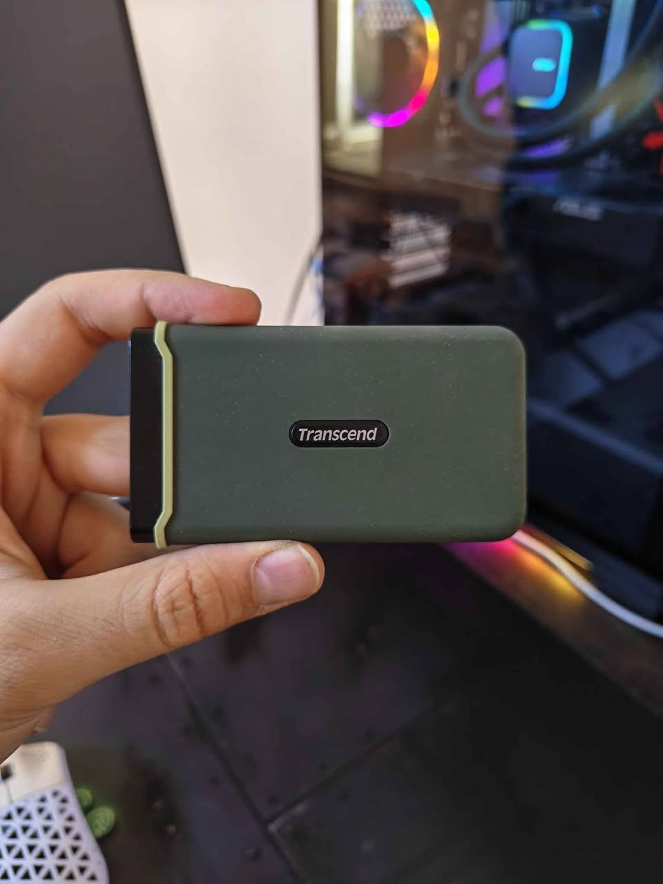 تەنها سێ مانگ بەکارهاتووە و وەک نوێیە

ناو: Transcend ESD380C
بیرگە: 1 تێرابایت
خێرایی گواستنەوە: دوو گێگابایت لە چرکەیەکدا!
ڕەنگ: سەوز
نرخ: ٢٠٠ هەزار

گونجاوە لەگەڵ کۆمپیوتەر و ماک و مۆبایلە تایپ سیەکان السليمانية, العراق


**إذا كنت صاحب هذا الإعلان وتريد حذفه لأي سبب، رجاءا أرسل رسالة إلى الدعم الفني**