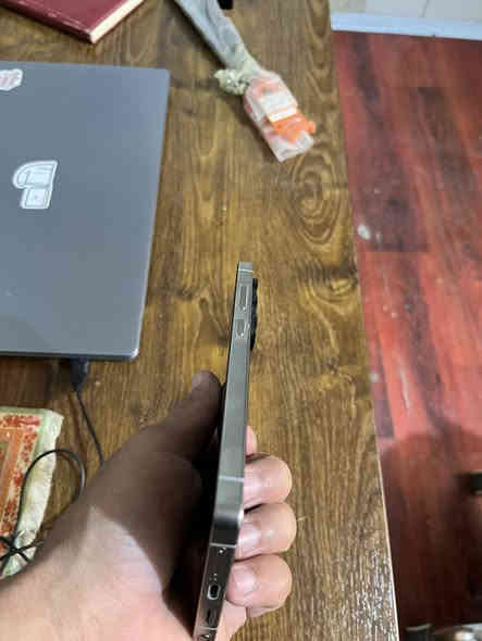 السلام عليكم s25الترا مصارلي شهر من أخذته بعده بالضمان نظافه ١٠٠٪؜ ذاكره ٥١٢ 
الرام ١٦ شوفت عينك الجهاز يخبل بس اني متعلم للايفون ف اريد أبيعه  
مكاني بغداد الحريه 
واتساب واتصال ***********
