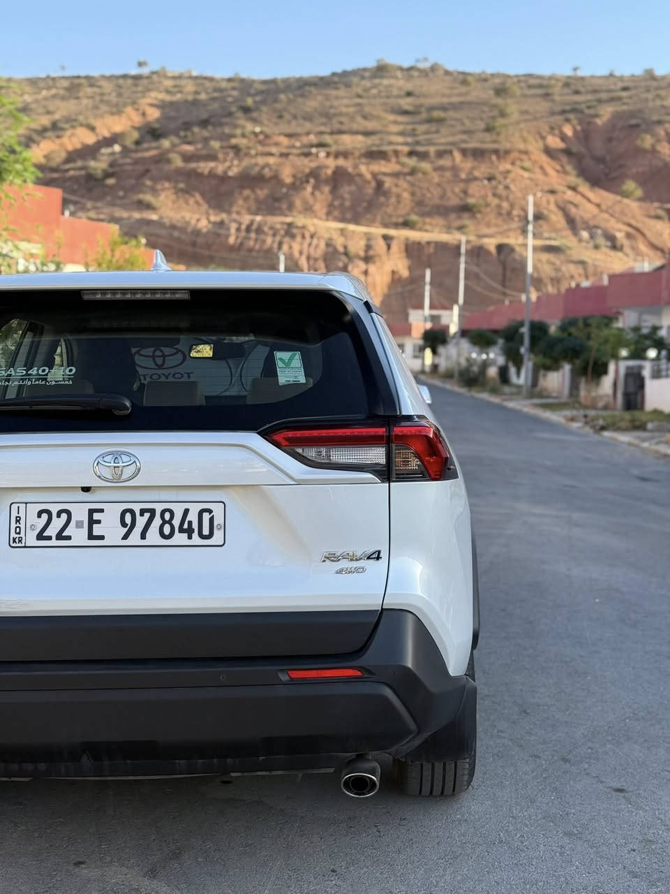 راف فور 2024   نضيفه فول ضمان وكالة ساز  بانزين فقط سيارة توب گلوب. ميحتاج احجي.  بعدها بالضمان ع محرك والكير. ماشيه 60 الف

مواصفاتها
👇👇👇

🔹 محرك 2.5 لتر، 4 سلندر
🔹 قوة 203 حصان
🔹 عزم 243 نيوتن
🔹 ناقل حركة أوتوماتيك 8 سرع
🔹 نظام دفع رباعي AWD
🔹 أوضاع قيادة (Eco / Normal / Sport)
🔹 صرفية وقود 14–15 كم/لتر
🔹 سعة خزان الوقود 55L
🔹 وضع الثلج (Snow Mode)
🔹 وضع الرمل (Sand Mode)
🔹 وضع الطين (Mud Mode)
🔹 مصابيح أمامية LED
🔹كشافات
🔹 مرايات كهرباء مع إشارات
🔹 جناح خلفي
🔹 تشغيل بصمة (Push Start)
🔹 بصمه ابواب 
🔹 ٨  ايرباك
🔹 مكيف أوتوماتيك
🔹 فتحات تكييف خلفية
🔹 شاشة وسطية
🔹 تحكم من المقود
🔹 مقاعد قماش 

🔹 Apple CarPlay و Android Auto
🔹 بلوتوث + USB
🔹 نظام صوتي 6 سماعات

🔹 كاميرا خلفية
🔹 حساسات 8 حساسات أمامية وخلفية
🔹 نظام الثبات الإلكتروني (VSC)
🔹 ABS

🔹 بدون فتحة سقف
🔹 5 ركاب
🔹 SUV عائلية عملية

سيارة بيها ملاحضتين مكاني بارد بدون قطره صبغ بالباب الي بصف السايق رصعات اثنين  اصغار والصندوك بالزاويه مالته همين  باقي مكفول محرك كير كلشي.  

سعرها ٢٦٥ وبيها مجال ان شاء الله 
مكانها بغداد -منصور 
رقم 
***********☎️
