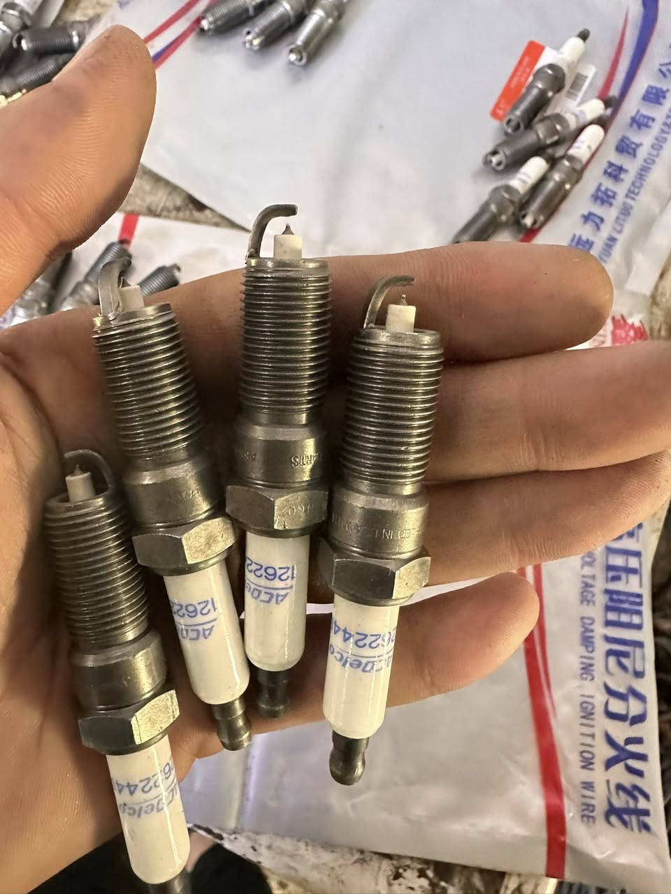 بلكات ايسي ديلكو  Acdelco 16*16
Iridium 
اصلي تفصيخ بلادي للسيارات الامريكي 
شرط الشغل والنظافه

متوفر جميع الكودات لجميع السيارات الامريكي

Chevrolet ماليبو، كمارو، موسنك محركات الهيمي  إكوينوكس، ترافيرس — ومحركات 2.0 تيربو و1.5 الحديثة، وبعض Buick وCadillac ATS/CTS  

Chevrolet ترافيرس، إمبالا، كابتيفا — ومحركات 3.0 و3.6 V6، Cadillac CTS و

توزيع جمله ومفرد 
توصيل جميع محافظات العراق
 واتساب ***********
