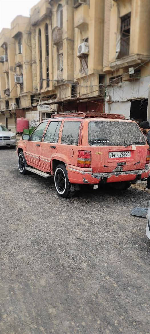 سلام عليكم سياره جيب شيروكي للبيع او مراوس حسب القناعة سياره جاهزة تخم تاير مكينة وكير نعمة من الله ارقام انكليزي كهربائية جاهزة السعر 35 وبيهة مجال ***********
