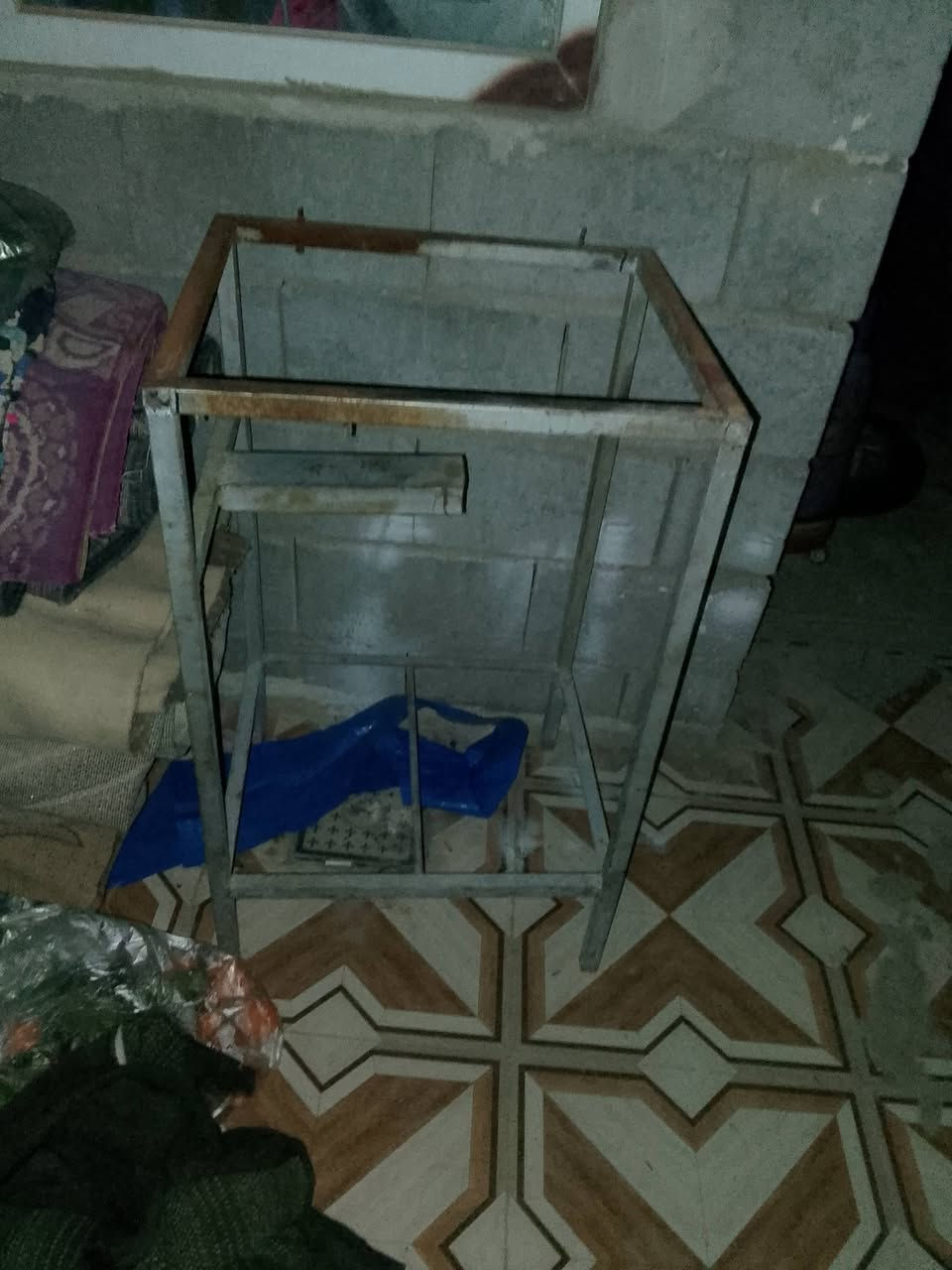 ميز يطبك
سعرها قفل 6 آلاف 
وميز مال مبرده او تانكي مال ماء سعرها 14 ألف 
‏‪0771 631 0577‬‏ مكاني حي بدر
