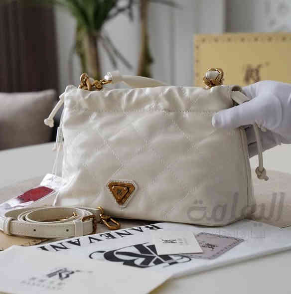 حجم وسط العرض 29 سم الارتفاع  16سم 
#احذية_وحقائب_خالد خانقين مجمع شاكر رضا
 توصيل داخل خانقين وكل المحافظات 
واتساب *********** 
صفحتنا على الانستا 
‏https://www.instagram.com/khaled_bags_shoes?igsh=aHgzNnAyeDc0cGd1
السناب 
‏https://www.snapchat.com/add/khaledzahawe?share_id=GwP3kgwzTro&locale=ar-EG-u-nu-latn
التيك توك 
‏https://www.tiktok.com/@khaledzahawe?_t=8kEouIPTpO1&_r=1
الفيس 
‏https://www.facebook.com/khaledbagsshoes?mibextid=ZbWKwL
