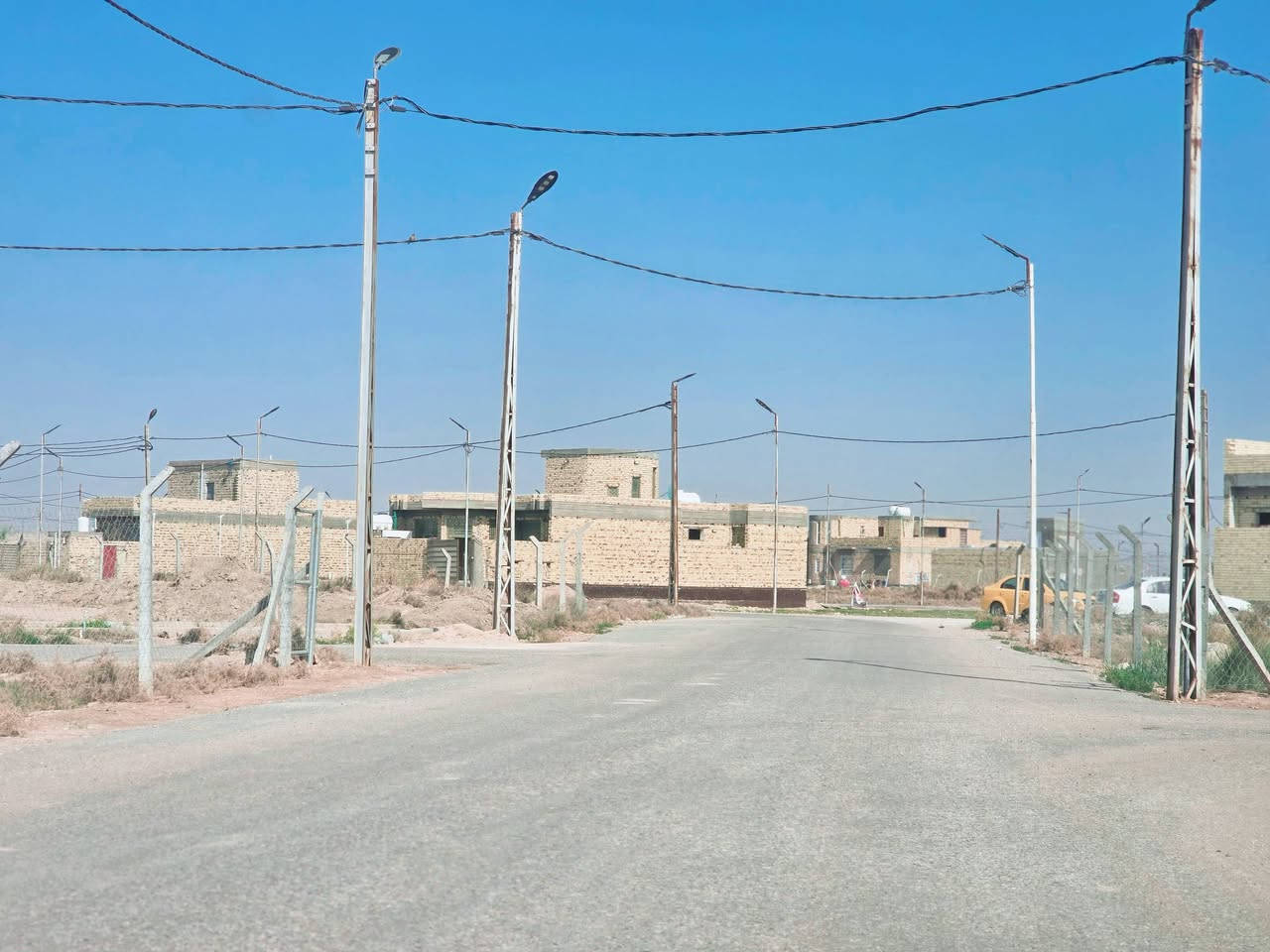 متوفر عرصات للبيع سند 25  كافه الخدمات مجمعات توحيد العفلوكي الاول والثاني مشموله بالتطويب الجديد المساحات المتوفره/[100/200/300/400/500/متر ]كما توجد مزارع مساحه المزرعه [1000متر/و500 متر ]العنوان نهايه حي الفرات بدايه طريق السنيه السياحي قرب سكه القطار بأسعار مناسبه للأستفسار... ***********///***********
